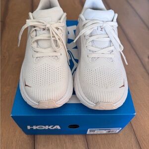 Hoka Women’s Arahi 7 Blanc de Blanc/Rose Gold